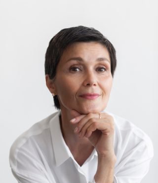 belo-retrato-de-mulher-de-meia-idade